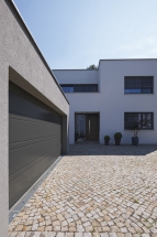 Dvojitá D-drážka na sekčních vratech