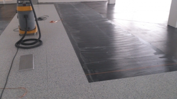 Elektrostaticky vodivé podlahové krytiny se systémovým řešením Thomsit