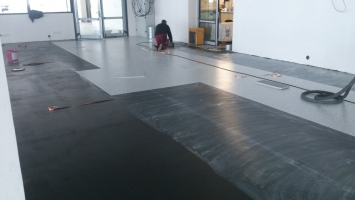 Elektrostaticky vodivé podlahové krytiny se systémovým řešením Thomsit