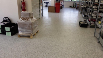 Elektrostaticky vodivé podlahové krytiny se systémovým řešením Thomsit