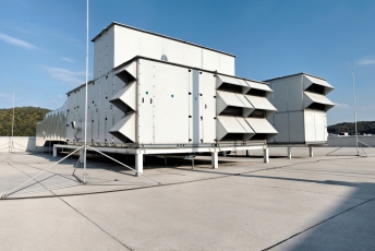 Ukázka instalace největší jednotky – realizace hotel Panorama
