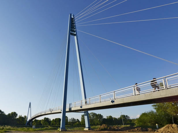 Nejdelší zavěšená lávka pro pěší a cyklisty v České republice