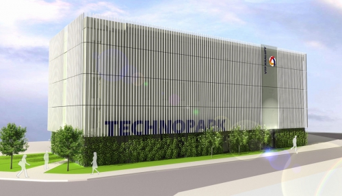 V úrovni přízemí bude po celém obvodu budovy pás zeleně, jako zelená stěna je také navržena fasáda 1. NP