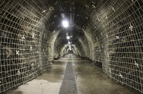 Úsek štoly ve skalním masívu