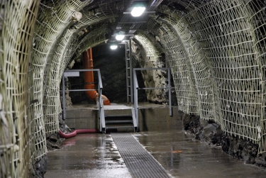 Štola v místě propojení s drenážní šachtou