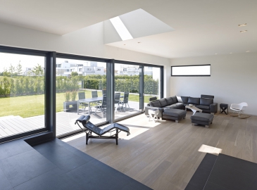 Skulpturální pojetí rodinného domu v Kolíně nad Rýnem za použití systémového řešení Schüco AWS 70.HI