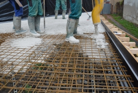 Betonáž terasy z betonu z bílého cementu v Holešovicích