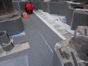 Obr. 7: Aplikace hydroizolační membrány