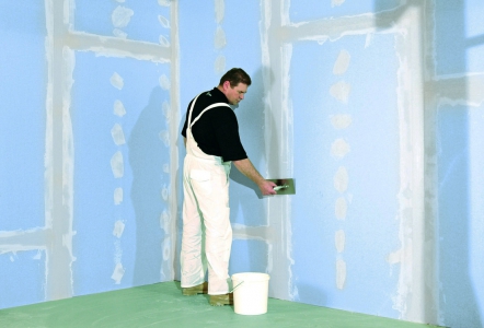 Modrá akustická deska je nyní vylepšena technologii Activ’Air