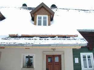 Sněhová zábrana s kulatinou 