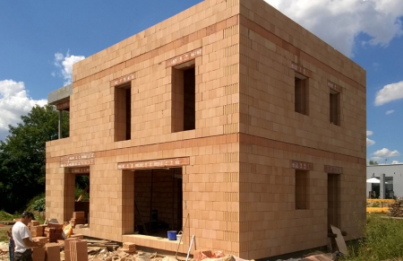 Dokončená hrubá stavba