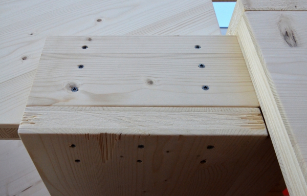 Spojení dřevěných prvků schodiště s pomocí dvouzávitových vrutů WT SFS Intec