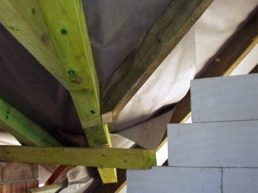 Obr. 12: Nepřehledná PHI v úžlabí