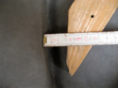 Obr. 18: Spára mezi kontralatí a vnější úžlabní latí