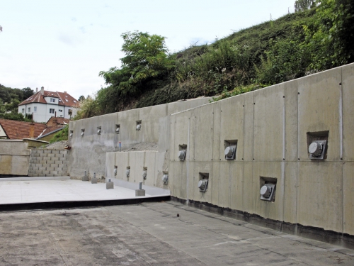 Obr. 18: Úprava (zajištění) svahu, realizovaná v září–říjnu 2010 [16]