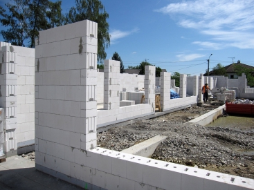 Pro stavbu byl zvolen zdicí systém s velkou tepelnou kapacitou – KMB SENDWIX