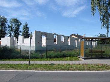 Pro stavbu byl zvolen zdicí systém s velkou tepelnou kapacitou – KMB SENDWIX