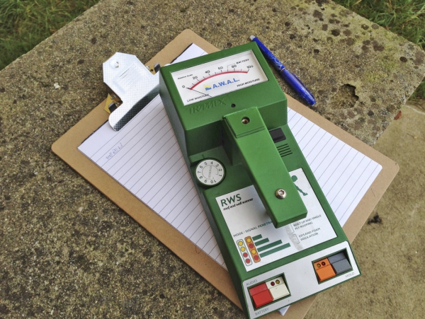 Obr. 4: Fotografie přístroje RWS, v dolní části lze nastavovat měřenou konstrukci (ETICS, střecha)