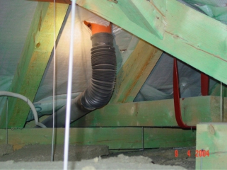 Obr. 24: Neodborný svislý prostup fólií