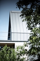 Dům v Kövágószölös s drážkovanou krytinou Prefalz