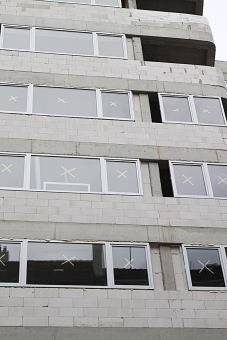 Výplňové zdivo YTONG bylo vybráno především díky své nízké hmotnosti a tvarové přizpůsobivosti, takže se mohly dobře zpracovat detaily oblých rohů a obezdívky sloupů