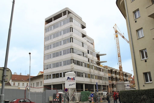 Výplňové zdivo YTONG bylo vybráno především díky své nízké hmotnosti a tvarové přizpůsobivosti, takže se mohly dobře zpracovat detaily oblých rohů a obezdívky sloupů