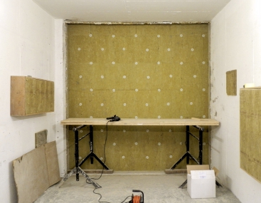 Obr. 1, 2: Měření akustických vlastností ETICS prováděná AVMI