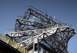 Obr: 10–12: Labyrint šroubovice zavěšené lávky kolem tubusu