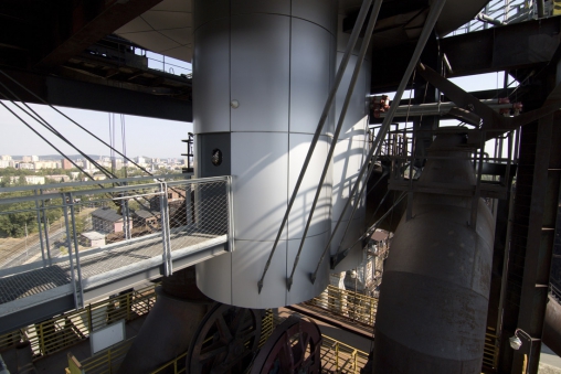 Obr. 13, 14: Nejnižší část nástavby s technickým vstupem