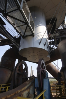 Obr. 13, 14: Nejnižší část nástavby s technickým vstupem