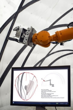 Obr. 4: Rozhraní sledující hodnoty senzoru kontaktní síly při nanášení uhlíkové výztuže