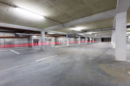 Parking – z pôvodnej budovy sa tiež podarilo zachrániť veľkú časť železobetónovej a oceľovej konštrukcie