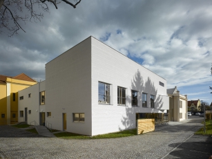 Dostavba Dusíkova divadla v Čáslavi od brněnského ateliéru Burian–Křivinka