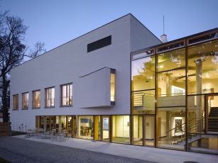 Dostavba Dusíkova divadla v Čáslavi od brněnského ateliéru Burian–Křivinka