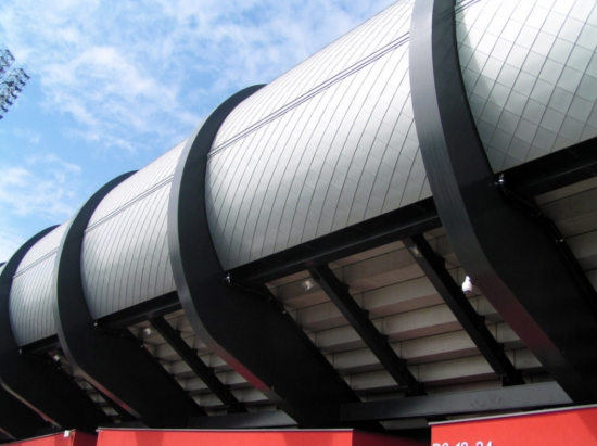 Rekonstrukce městského stadionu VÍTKOVICE ARÉNA, Ostrava-Vítkovice; realizační firma/klempířské práce: EUROSTŘECHY, s. r. o., Holešov