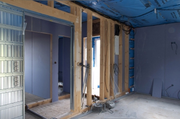Rodinný dům u Brna využívá dřevenou konstrukci z hranolů 60x160 mm v kombinaci s minerální izolací Knauf nsulation, sádrokartonovými deskami Knauf Diamant a sádrovláknitými deskami Knauf Vidiwall (z vnější strany objektu)