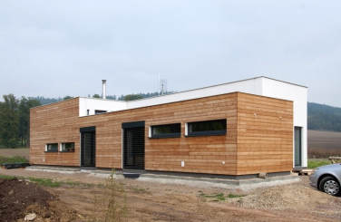 Dřevostavby JURA jinou desku než Knauf Diamant uvnitř objektu nepoužívají. Výjimkou jsou kombinace Diamantu s Knauf Red Piano či Silentboard.
