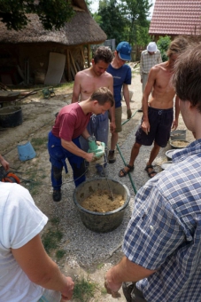 Škola přírodního stavitelsví působí v Bílých Karpatech od roku 2011