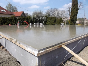 Po skončení betonáže a zavadnutí betonu je nutné začít s ošetřováním