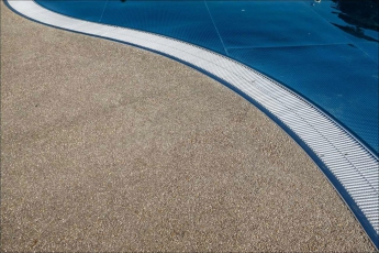 Systém GRANISOL v sobě snoubí výhody a vlastnosti betonu a zároveň propůjčuje povrchu přírodní plastický vzhled použitého kameniva