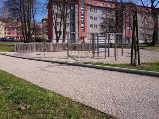 Po úplném vytvrdnutí pojezdný po 10 dnech) vznikne plošná betonová konstrukce mimořádné odolnosti