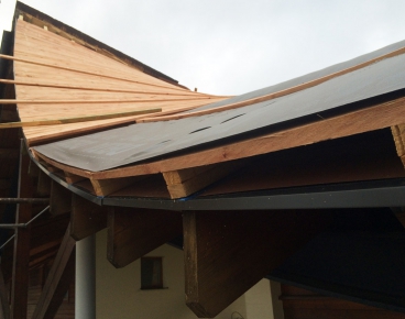 Nové, správně dimenzované větrání, v hřebeni řešeno liniově