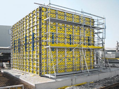 Systémové rámové bednění Framax s armovacím lešením Modul je ideální kombinací pro rychlou a bezpečnou výstavbu stěn
