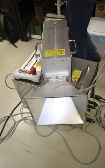 Obr. 4: Mikrovlnné zařízení pro sterilizaci dřeva (firmy Thermo Sanace) [6]