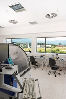 Vzduchotechnika v čistých prostorách nové centrály společnosti RLS ve slovinské Komendě, kde se navrhují a vyrábějí špičková rotační a lineární pohybová čidla