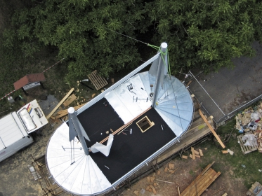 Obr. 6: Montáž krytiny na střešní díl