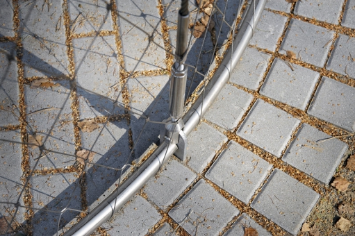 Obr. 9: Detail uchycení „pláště“ – ocelové sítě