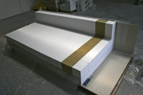 Obr. 4, 5: Příklad úspěšné zkoušky požární bariéry výšky 200 mm dle ISO 13785-1