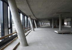 Obr. 13: Šikmé sloupy ve 2. NP