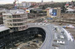 Obr. 17: Předpínané železobetonové příhradové nosníky nad hlavním průchodem